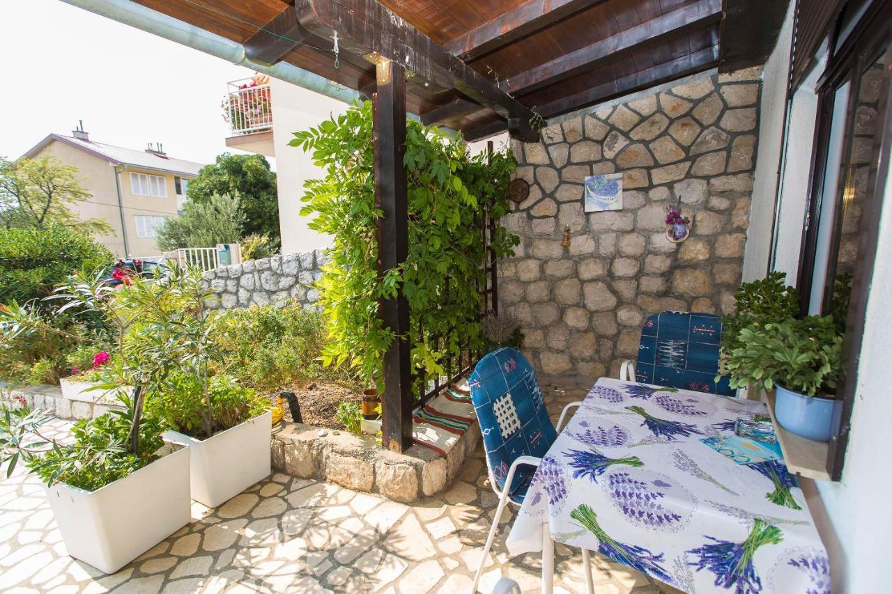 Apartmani Vera Crikvenica Esterno foto